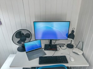 Interior - 3BR Flat Fully Equipped, Garden Office & Close to Wimbledon (London)