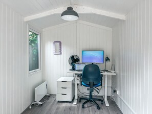 Interior - 3BR Flat Fully Equipped, Garden Office & Close to Wimbledon (London)