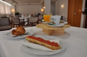 Se ofrece un desayuno continental entre semana (por un coste adicional)