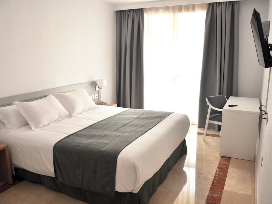 Chambre Double Supérieure, 1 trÚs grand lit