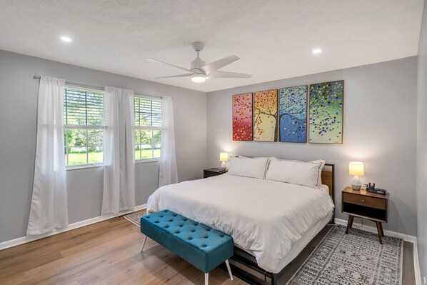 4 bedrooms, desk, iron/ironing board, travel cot