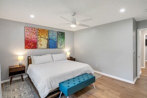 4 bedrooms, desk, iron/ironing board, travel crib