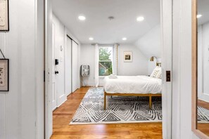 Iron/ironing board, travel crib, WiFi, bed sheets