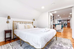 Strykejern/-brett, reiseseng for barn, wi-fi og sengetøy