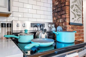 雪櫃、微波爐、焗爐、爐具