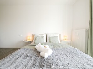 1 slaapkamer, een strijkplank/strijkijzer, gratis wifi, beddengoed
