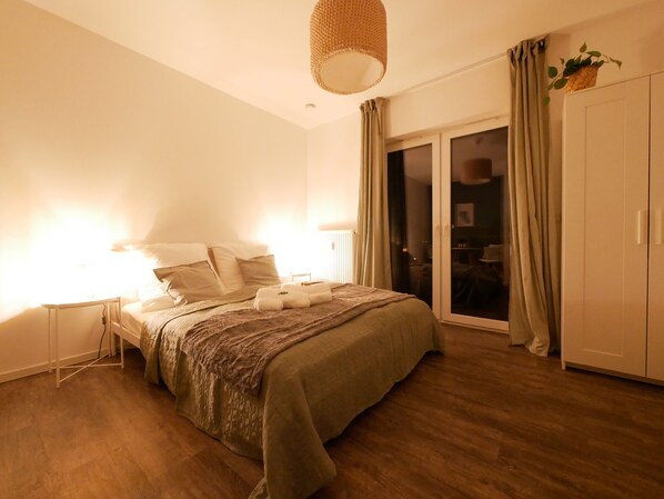 1 habitación, tabla de planchar con plancha, wifi gratis y ropa de cama