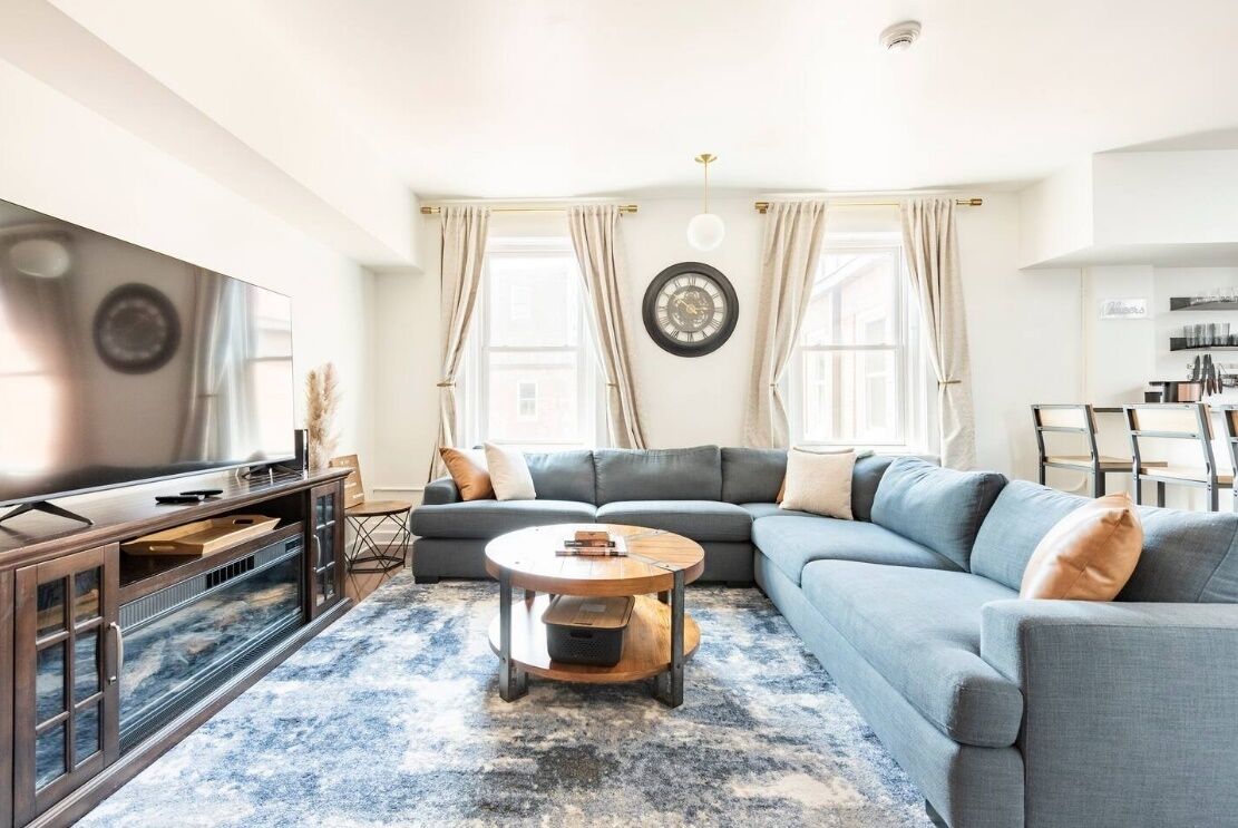 Penthouse Loft with Roof Patio