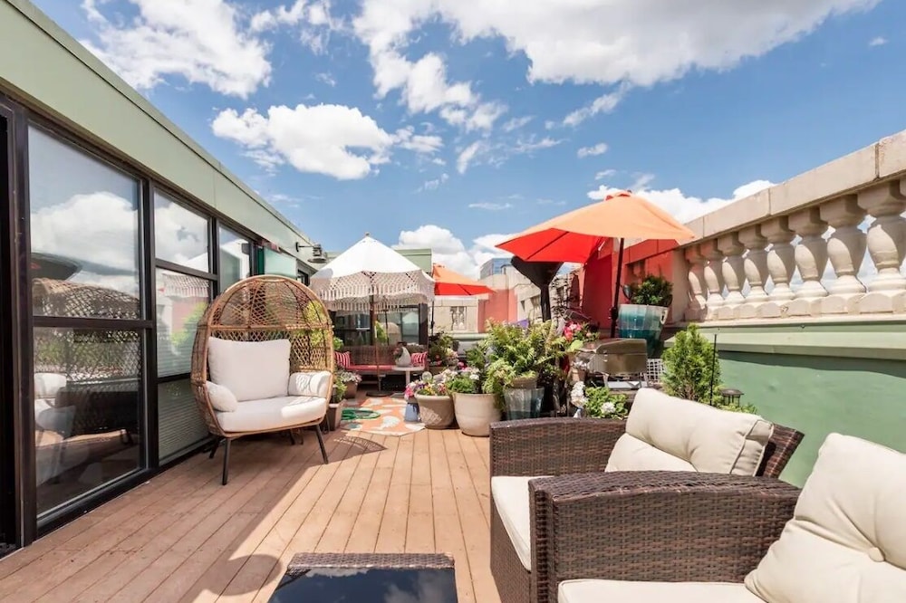 Penthouse Loft with Roof Patio