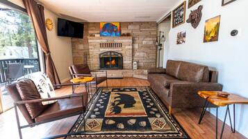 Smart TV, chimenea, videojuegos y futbolito