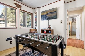 Games room - Walk to Zoo or Moonridge Corridor • Near Slopes (Big Bear Lake)