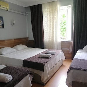 Standard Quadruple Room | Free WiFi - dolphin hotel (Denizli)