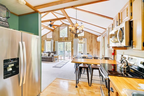 5Bedroom Lake Harmony Charmer Sleeps14~Beach~Hottub~Bar~Arcade