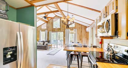 5Bedroom Lake Harmony Charmer Sleeps14~Beach~Hottub~Bar~Arcade