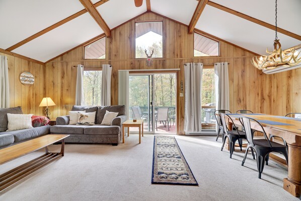 Smart TV, fireplace, video games, table tennis