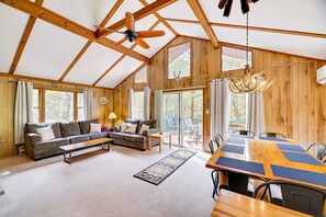 Smart TV, fireplace, video games, ping pong - RedHawk Chalet — The House Your Group Books Every Year! (Lake Harmony)