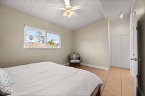 1 bedroom, WiFi, bed sheets - Downtown apt recently remodeled! (Santa Barbara)
