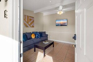 TV, offices - Downtown apt recently remodeled! (Santa Barbara)