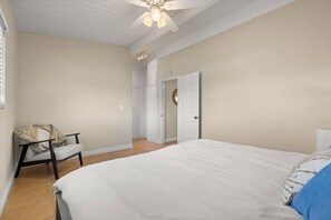 1 bedroom, WiFi, bed sheets - Downtown apt recently remodeled! (Santa Barbara)