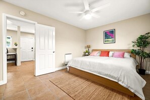 1 bedroom, iron/ironing board, WiFi, bed sheets - Beach Apartment, Walk Downtown! (Santa Barbara)