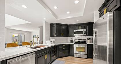 California Dreaming: Chic Retreat in Orange County's Prime Location!