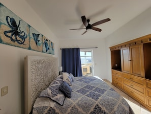3 slaapkamers, een strijkplank/strijkijzer, gratis wifi, beddengoed
