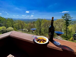 Outdoor dining - Gorgeous mountain view - 3 minutes from Downtown Asheville (Asheville)