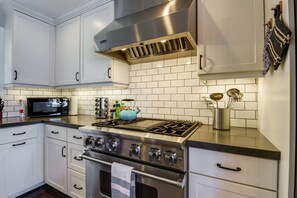 Refrigerador, microondas, parrilla de estufa y lavavajillas 