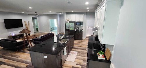 Serene Retreat in Waxhaw: Steps Away from Downtown Delights!