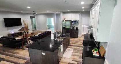 Serene Retreat in Waxhaw: Steps Away from Downtown Delights!