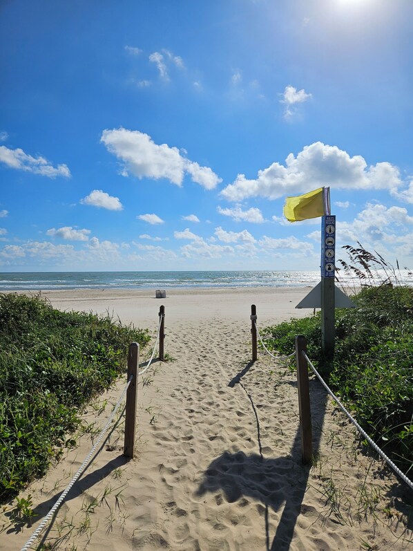 Am Strand, Liegestühle, Strandtücher