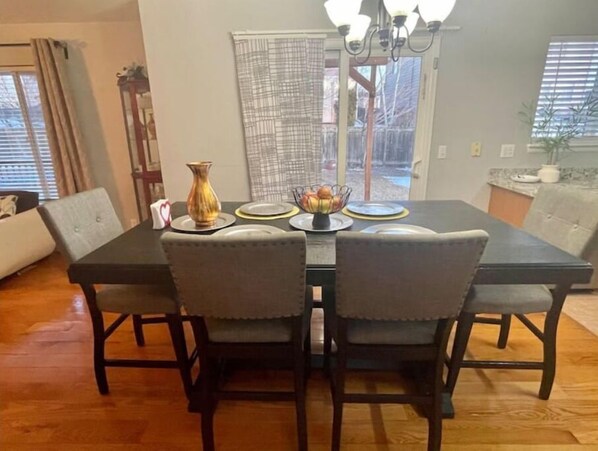 Dining - Peaceful land home (Aurora)