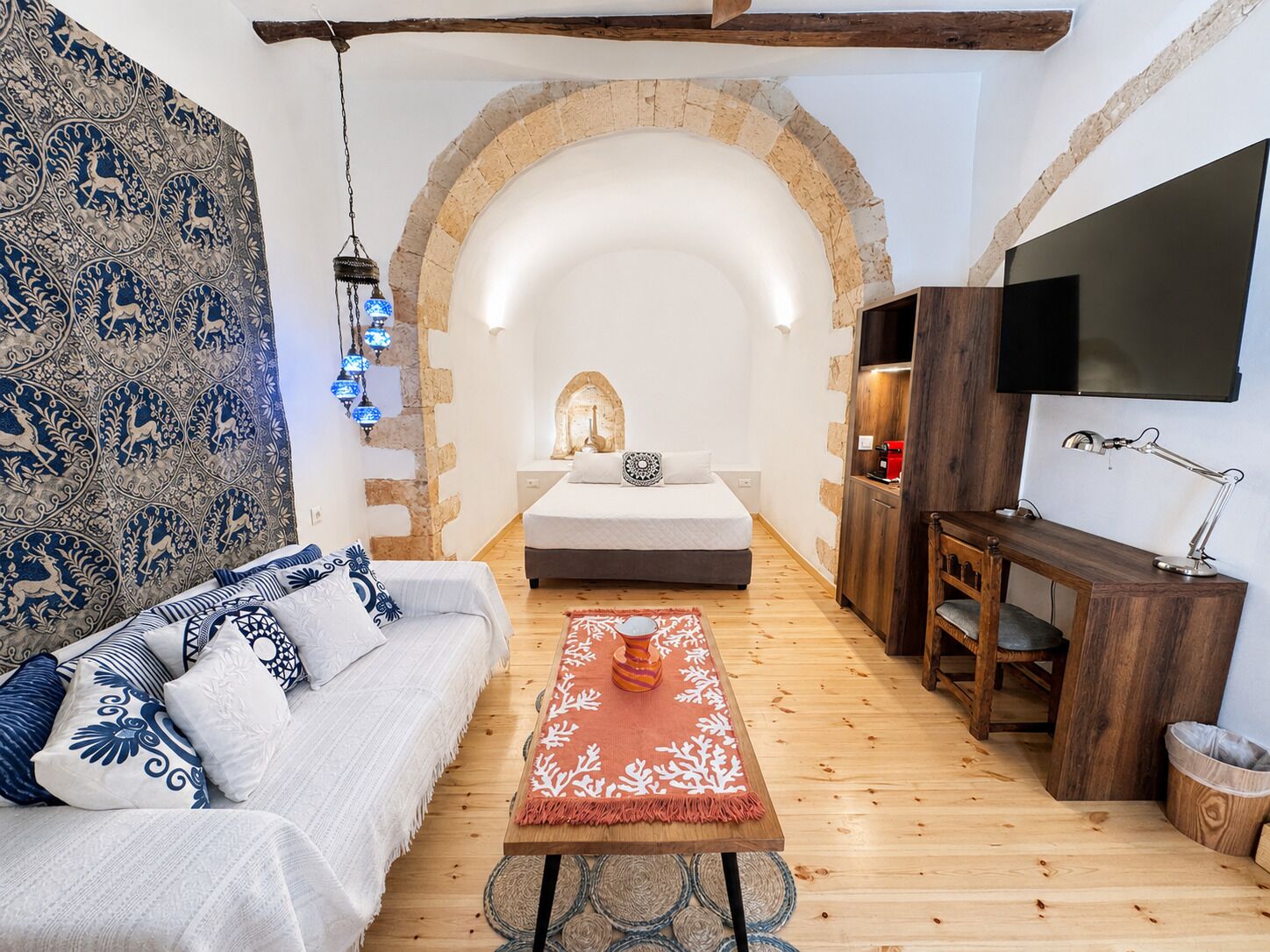 Deluxe Room, 1 Queen Bed, Non Smoking, Private Bathroom | Premium bedding, down comforters, minibar, in-room safe