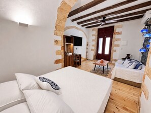 Deluxe Room, 1 Queen Bed, Non Smoking, Private Bathroom | Premium bedding, down duvets, minibar, in-room safe - Venetian Palace Chania (Chania)