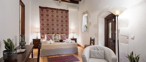 1 bedroom, premium bedding, down duvets, minibar