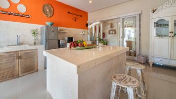 Fridge, microwave, oven, coffee/tea maker