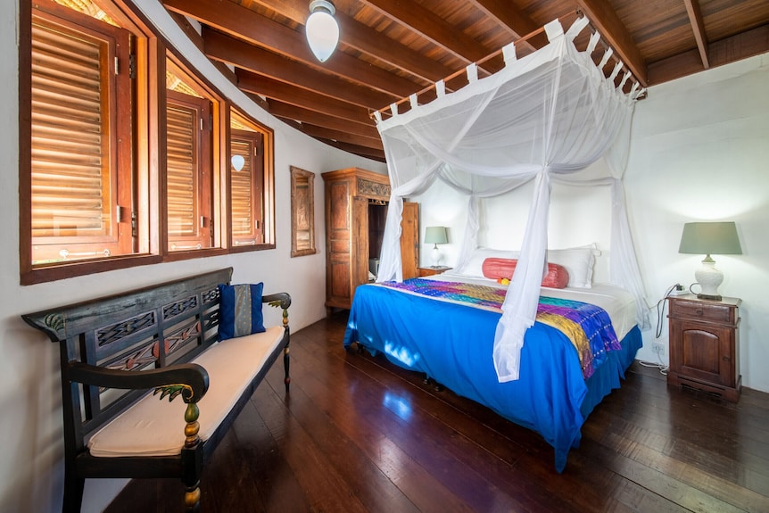 Nirvana Biru - Uluwatu
