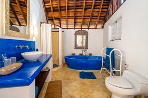 Shower, hair dryer, bidet, towels - Bingin Beach 6BR Villa: Stunning Sea View (Uluwatu)