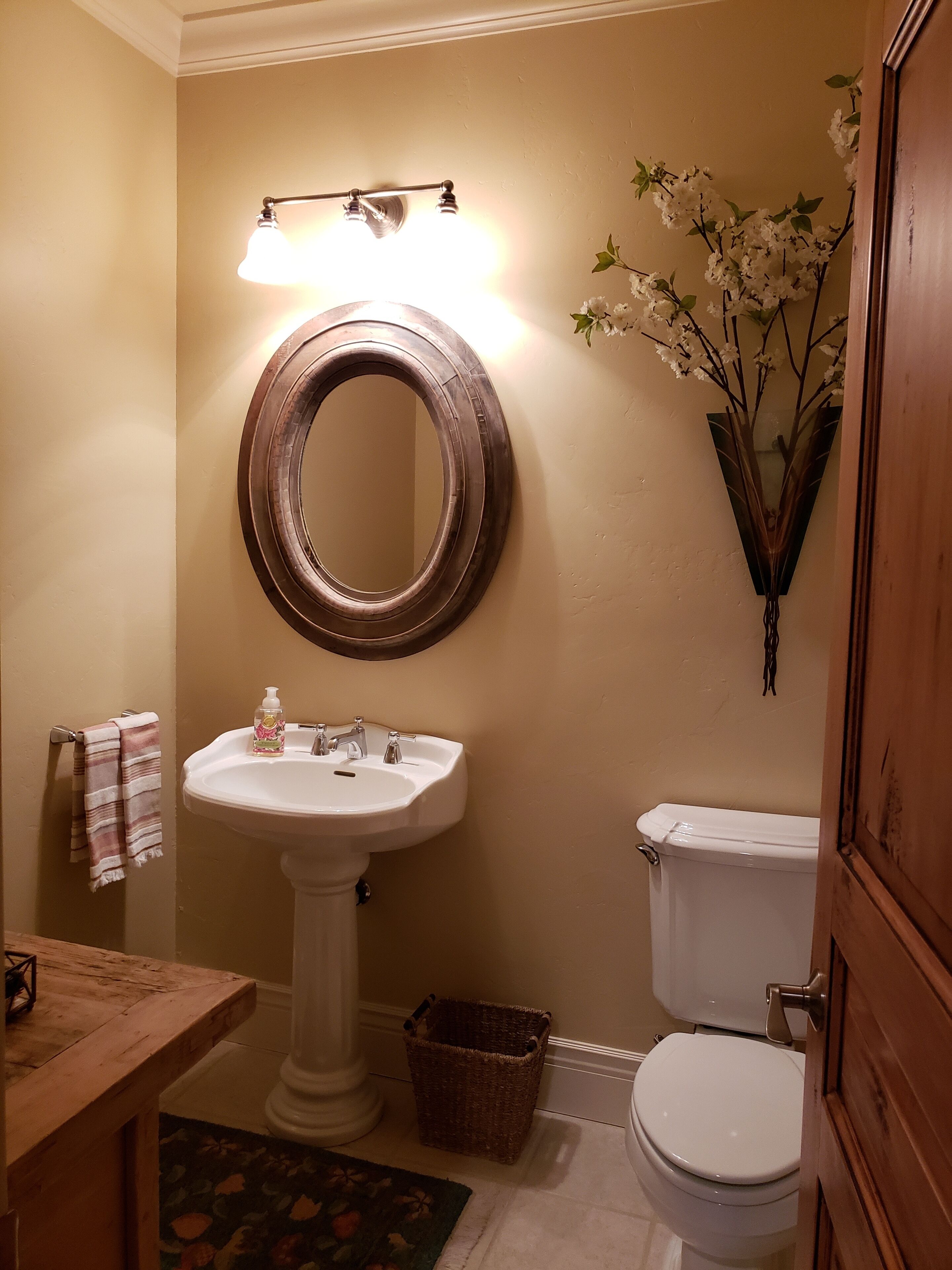 Luxury Vintner's Residence overlooking Boatique Winery Estate