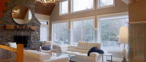 تلفزيون ذكي، مدفأة، ألعاب فيديو، مشغل دي في دي