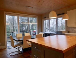 Dining - The Rowanwood - Muskoka Cottage Retreat (Huntsville)