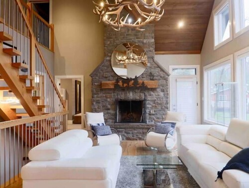 The Rowanwood - Muskoka Cottage Retreat