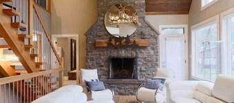 The Rowanwood - Muskoka Cottage Retreat