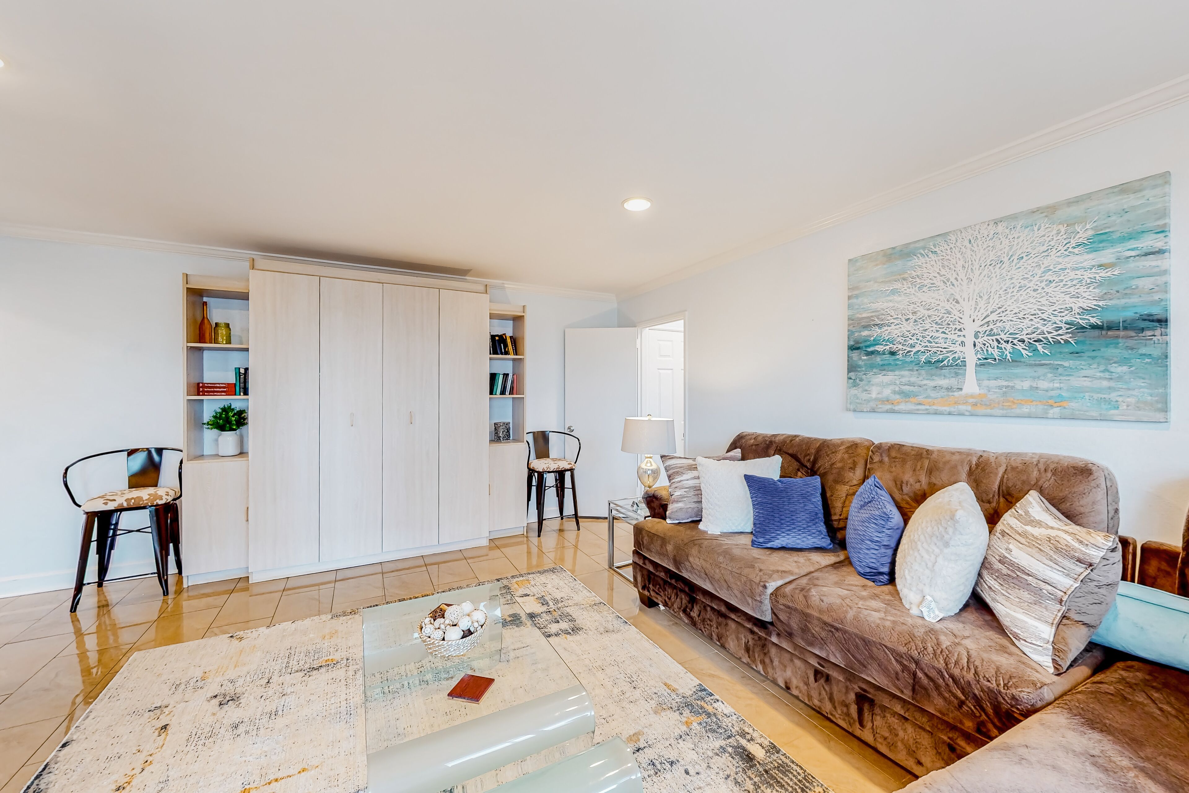 High rise condo with excellent city views, balcony, & AC - wheelchair accessible