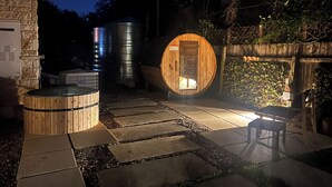 Property grounds - Austin Lux 4BR w/Wellness Center-Heated Pool/Sauna & Cold Plunge in Westlake (Austin)