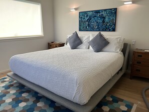 4 Schlafzimmer, Schreibtisch, Bügeleisen/Bügelbrett, Reisekinderbett