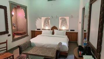 Fer et planche à repasser, Wi-Fi gratuit, draps fournis