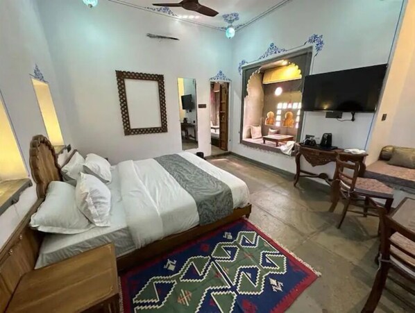 Tabla de planchar con plancha, wifi gratis y ropa de cama 
