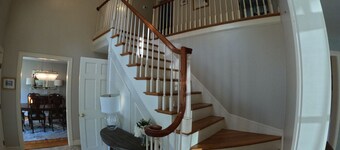 Comfy 4 Bedroom Home Close to Downtown and Beaches