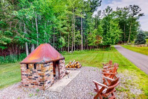 Property grounds - Lakehouse home with private dock, firepit, grill, kayaks and canoes (Norway)